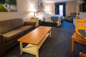 Quiltworx University 2022 Hotel - Private Room - Mini Suite